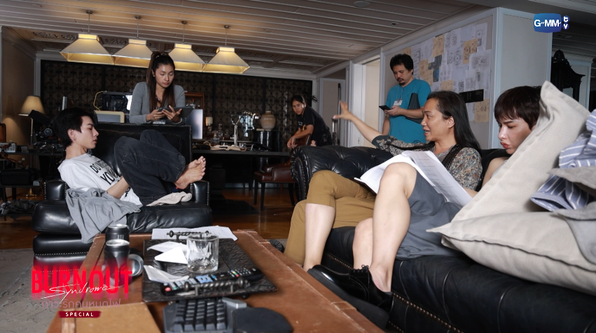 BurnoutSeriesTH's tweet photo. ทุกคนได้เรียนรู้อะไรใหม่ๆ กันเยอะมากเลยน้าาา

#BurnoutSyndromeSeriesSpecial
@off_tumcial @AtthaphanP @dew_jsu @emiamily @thor_thinnaphan @aj__chayapol https://t.co/DzY3PMwUfs