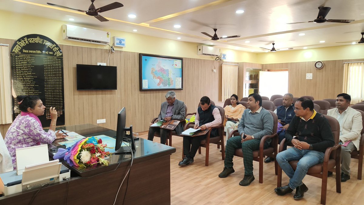 DCGumla's tweet image. दिए निर्देश पर आज जिला #स्वास्थ्य_विभाग गुमला एवं #द_हंस_फाउंडेशन के बीच जारी #PHC के #सुदृढ़ीकरण हेतु #MoU पर हस्ताक्षर किए गए।इस साझेदारी के तहत OPD,लैब जांच,ANC चेकअप,डिलीवरी सुविधा,#निःशुल्क दवा उपलब्धता एवं अन्य आधारभूत #स्वास्थ्य_सेवाओं को और मजबूत किया जाएगा।