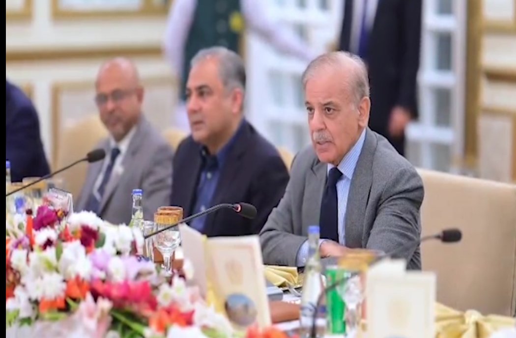 BabarAzamarmy0's tweet image. Prime Minister of Pakistan @CMShehbaz hosted a dinner in the honour of Srilanka and Zimbabwe cricket team 
#PakistanCricket