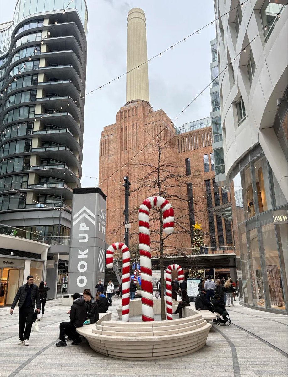 abc2014010's tweet image. The Christmas atmosphere at Battersea Power Station is fantastic!