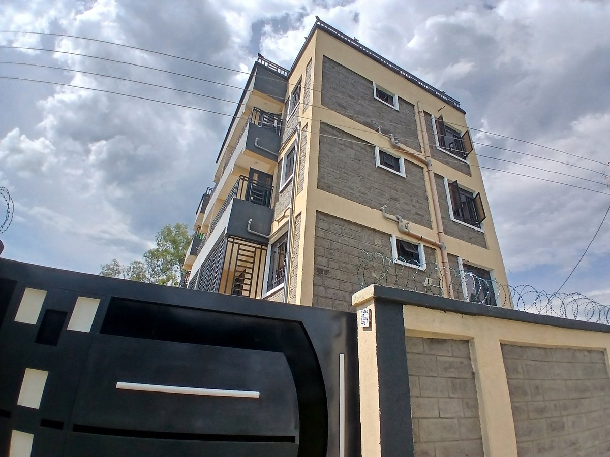 atieno_21's tweet photo. Are you looking to rent a 2 bedroom in Kisumu? Look no further.
We have vacancies in these newly built apart at Mowlem, Kisumu.
Advantages:
-proximity to the road
-water availability 
-Good security 
Also, they're very spacious 
Pricing @ 20000/=
☎️0786022783 https://t.co/BKGzd9OVmp