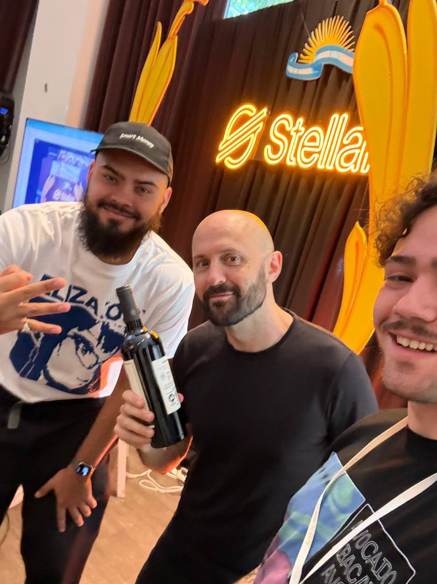 Very thankful to <a href="/tomerweller/">Tomer Weller</a> for taking the time to listen to how <a href="/SozuCapital/">sozu.capital</a> is changing the future of permissionless banking for entrepreneurs.
ty <a href="/_mr_doom/">Matias Poblete Duran</a> for the vibes and mentorship.
without <a href="/PaltaLabs/">PaltaLabs</a> i wouldnt be building on <a href="/BuildOnStellar/">Build on Stellar</a>