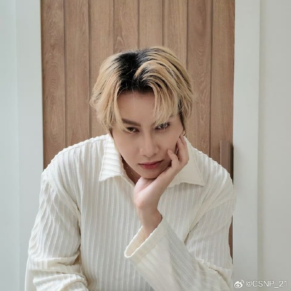 Smart_CNFC's tweet image. 🧣 Smart Weibo Update

🤍

🔗：weibo.com/7689954702/523…

@smart_csnp 
@smarttyofficial 

#smart #smartchisanupong #smartcsnp 
#csnp_21