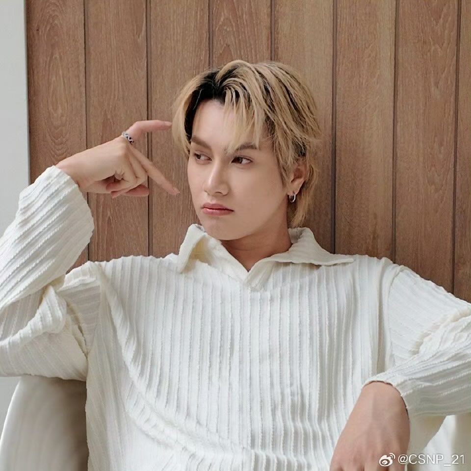 Smart_CNFC's tweet image. 🧣 Smart Weibo Update

🤍

🔗：weibo.com/7689954702/523…

@smart_csnp 
@smarttyofficial 

#smart #smartchisanupong #smartcsnp 
#csnp_21