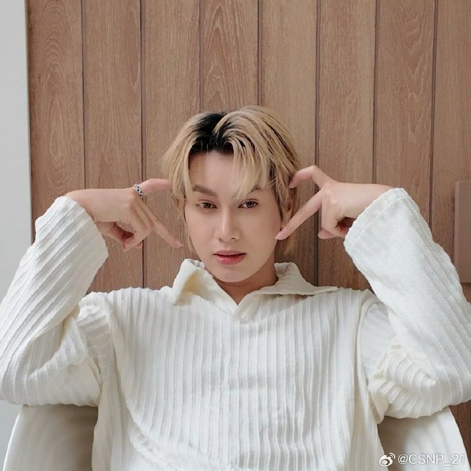 Smart_CNFC's tweet image. 🧣 Smart Weibo Update

🤍

🔗：weibo.com/7689954702/523…

@smart_csnp 
@smarttyofficial 

#smart #smartchisanupong #smartcsnp 
#csnp_21