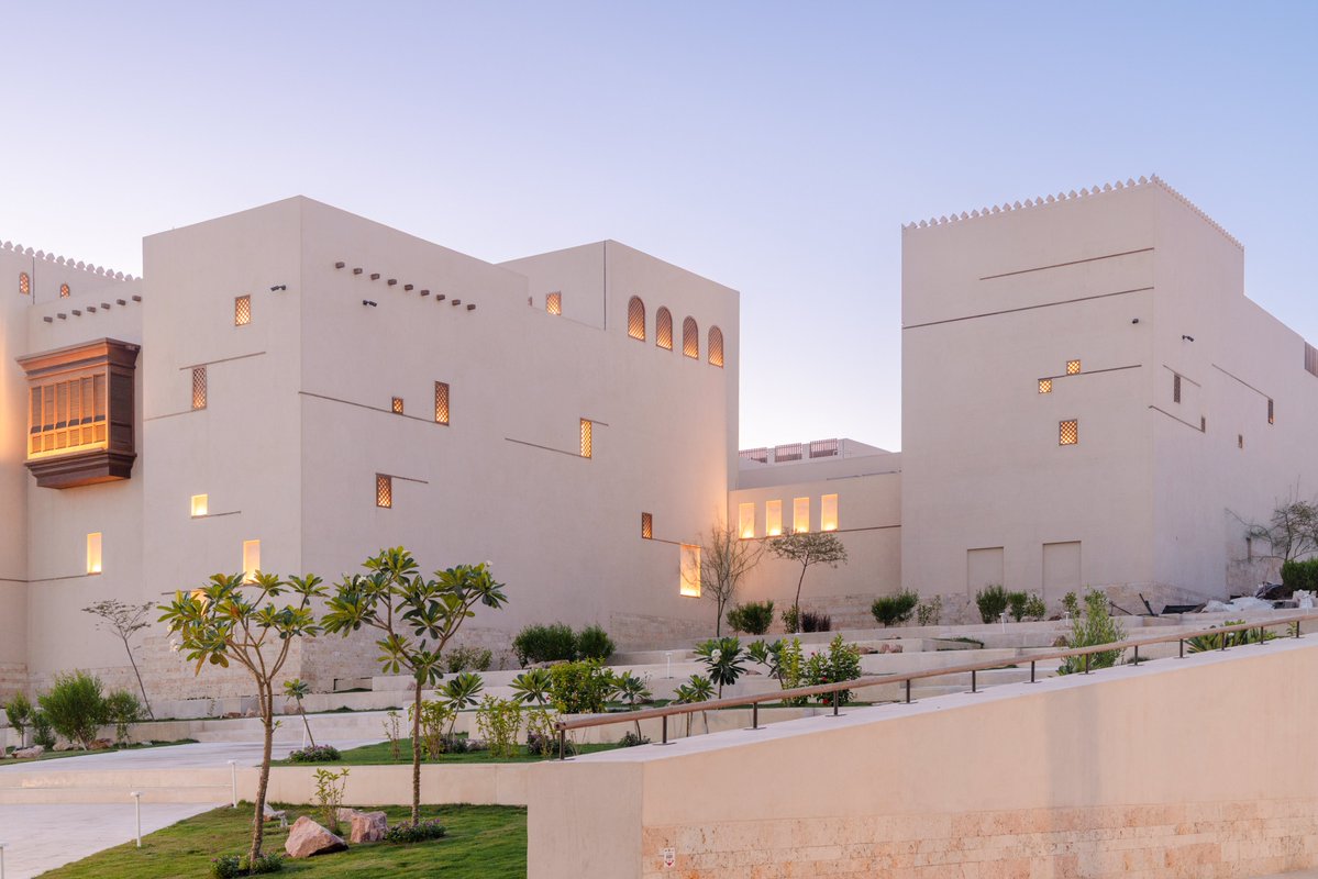 Urko Sánchez Architects tasarımı Cidde Kültür Meydanı, Al Arbaeen Lagünü kıyısında yerel mimari mirası çağdaş kültür yapılarıyla buluşturarak Cidde’nin tarihi dokusu ile yeni kentsel vizyonu arasında güçlü bir mekansal diyalog kuruyor.

📷 Arch-Exist

yapidergisi.com/cidde-kultur-m…