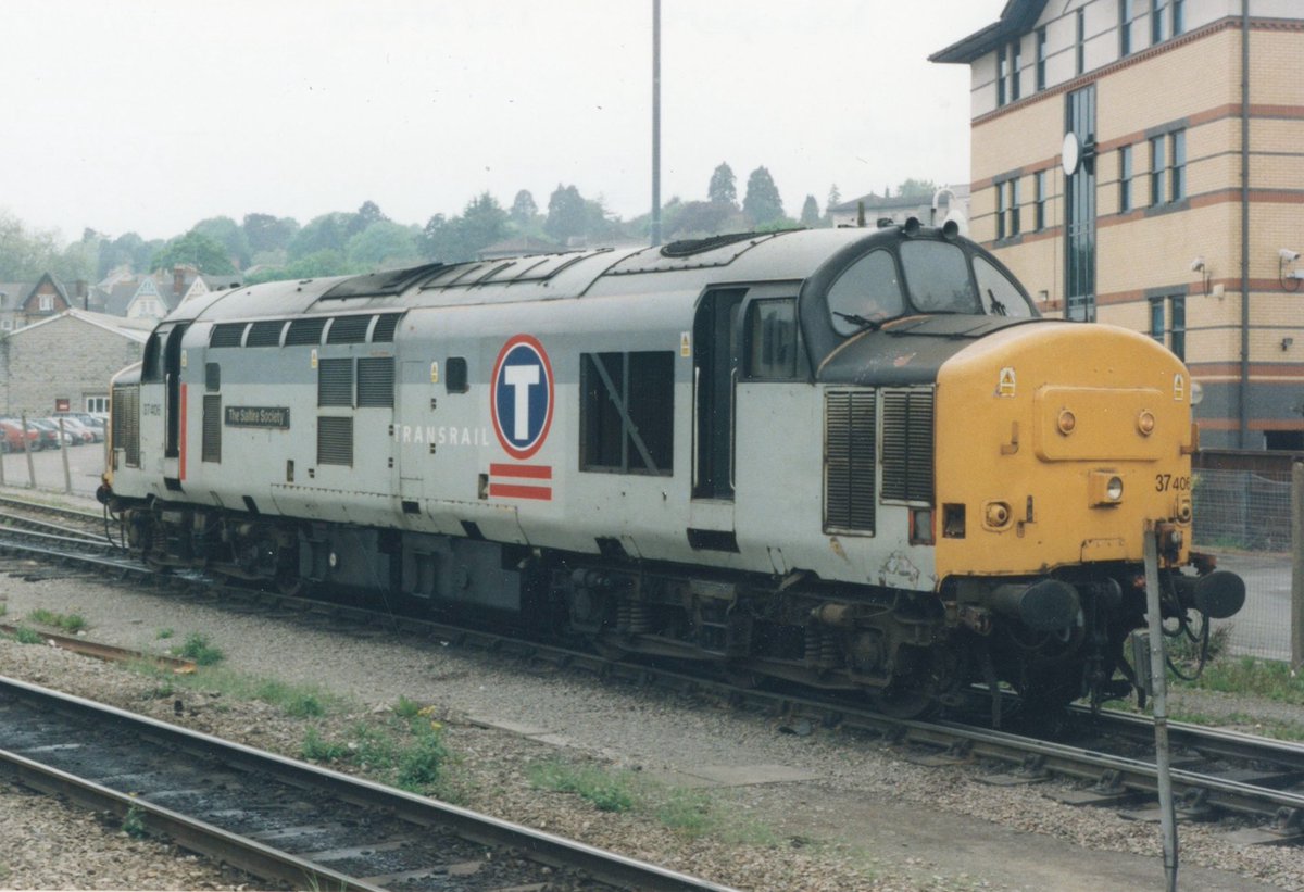 37406 The Saltire Society moving onto Newport Godfrey Road stabling point, 12/5/00.