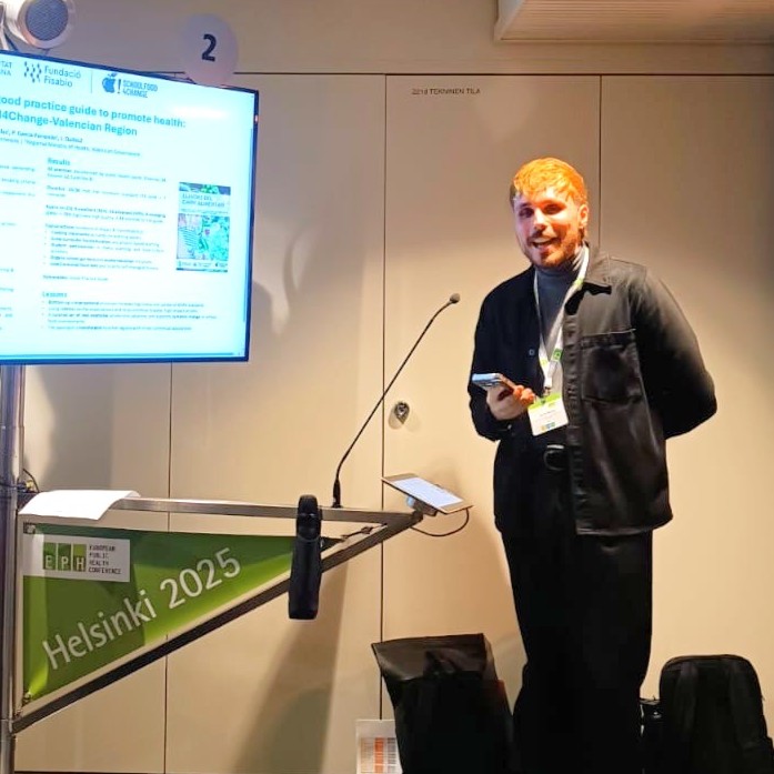 GVAfisabio's tweet image. 🍎🏫Héctor Muelas, en representació del grup #ALES i de la #DGSP, ha presentat el procés participatiu desenvolupat als centres educatius valencians per sistematitzar bones pràctiques i adaptar el model d’acreditació del projecte🇪🇺 @SF4C_Project