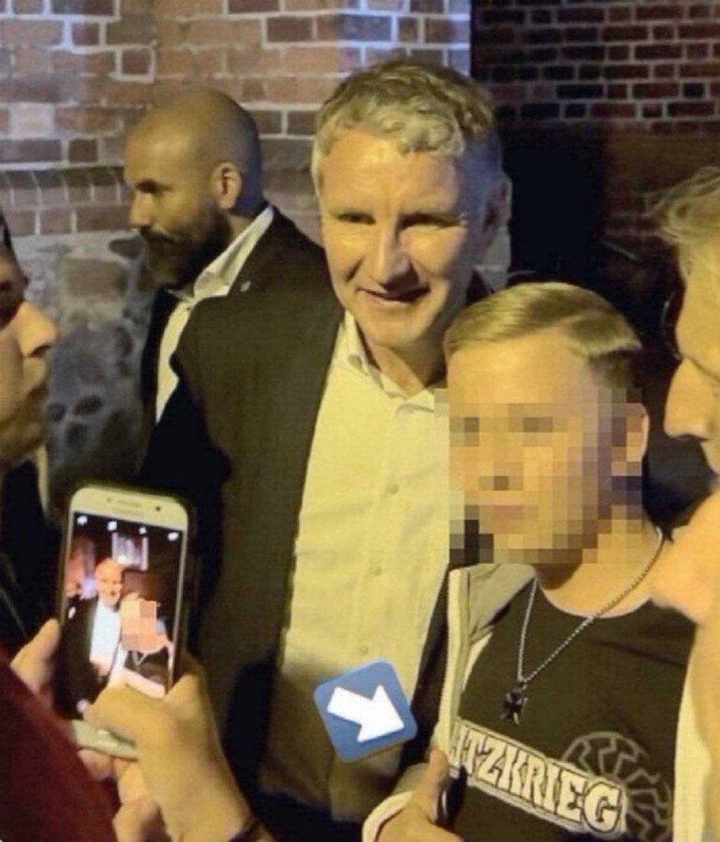 <a href="/BjoernHoecke/">Björn Höcke</a> Kriminelle,verurteilte Geschichtslehrer ohne Geschichtskenntnisse. Millionenfache Deportation. KZ-Eröffnungen. Rassenlehre. SA-Parolen. Eugenik. Sonnenrad. Blitzkrieg.

Aber die AfDler möchten BITTE NICHT „Nazis“ genannt werden!😡☝️

Geht das??🤡🌎

#IchBinKeinNazi 😭😭😭