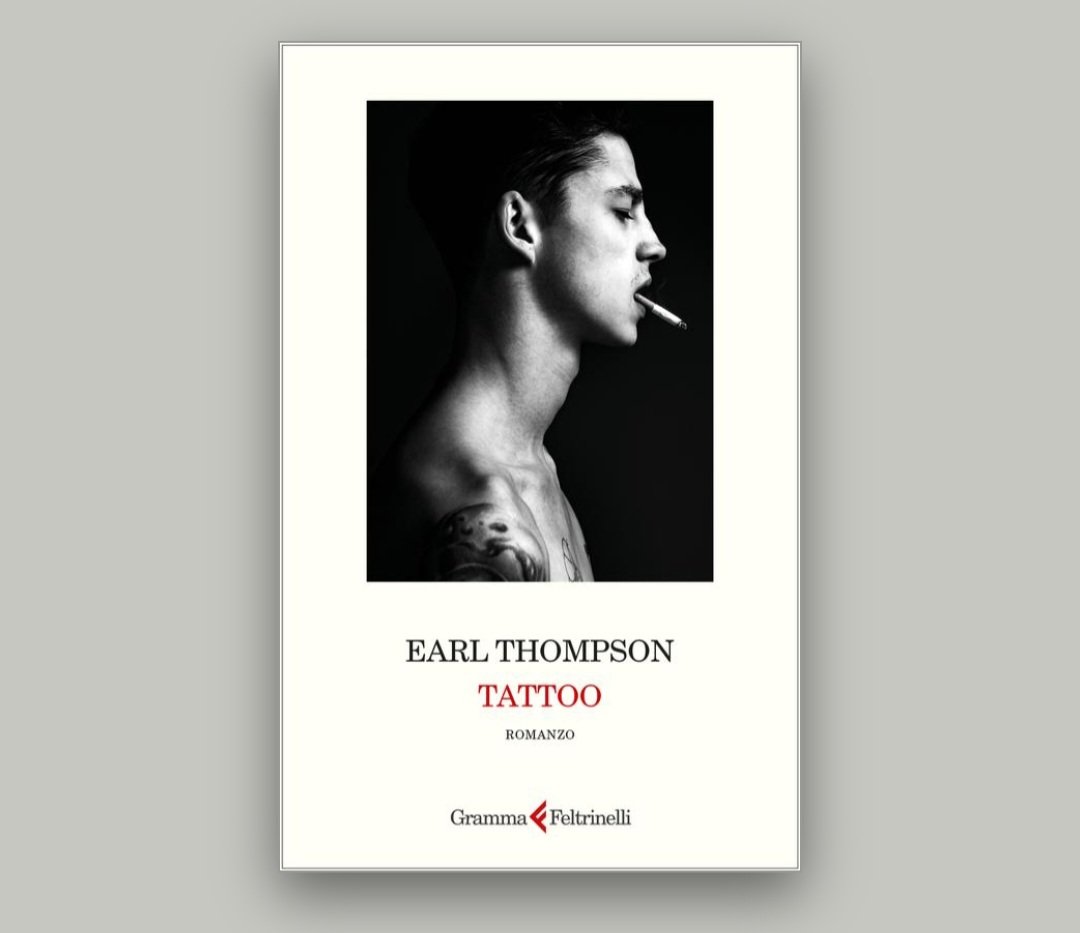angelo_cennamo's tweet image. Un romanzo duro come una ferita aperta: Tattoo di Earl Thompson arriva in Italia dopo cinquant’anni con la traduzione di Tommaso Pincio. Ne ho scritto su Telegraph Avenue.