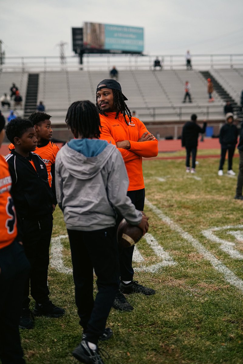 s2n_coachjune's tweet image. For the second time in 3 years the Chester clippers head to the district championship! First undefeated season in school history. Let’s finish the mission. #Exit6 🧡🖤