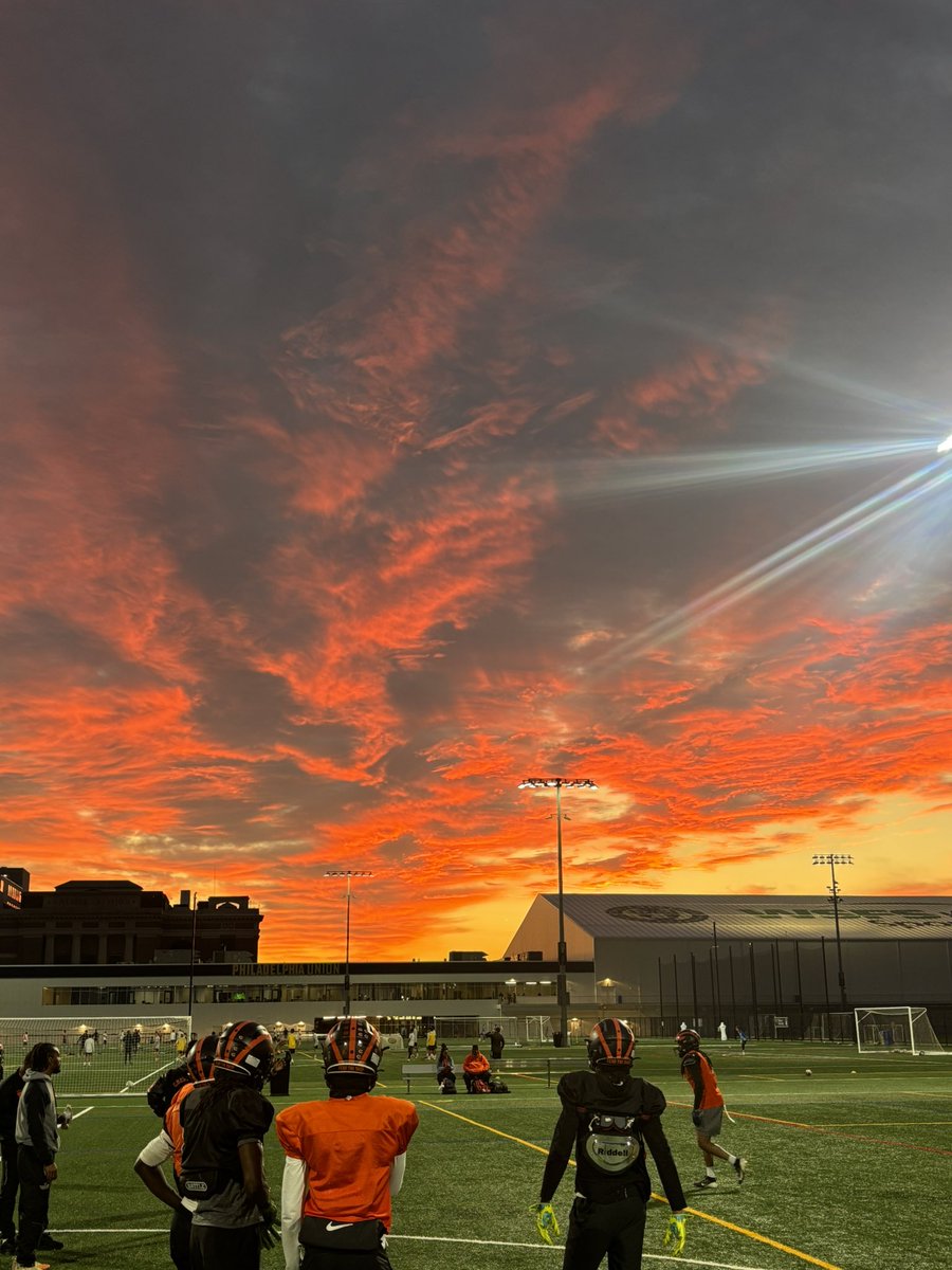 s2n_coachjune's tweet image. For the second time in 3 years the Chester clippers head to the district championship! First undefeated season in school history. Let’s finish the mission. #Exit6 🧡🖤