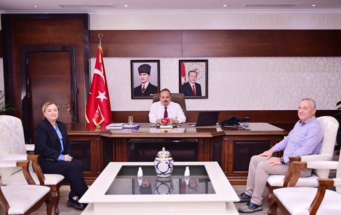 Emekli Albay Aydemir Eşiyle Valiyi Ziyaret Etti