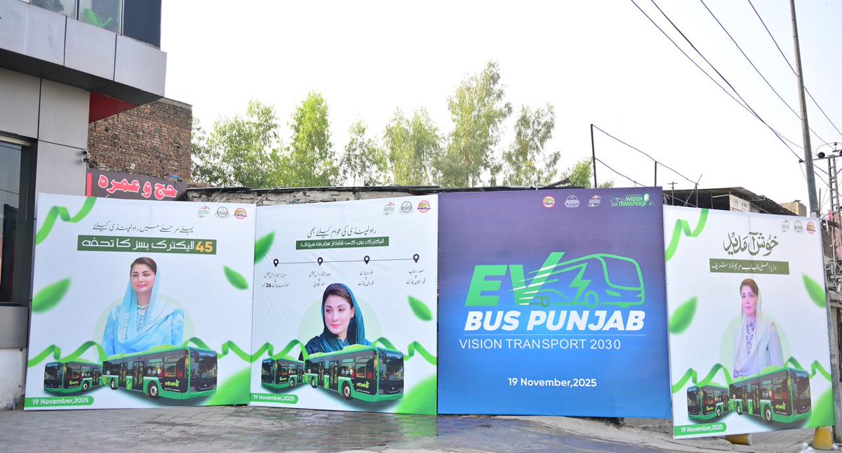 راولپنڈی کی عوام کو وزیراعلی پنجاب مریم نوازشریف کا تحفہ الیکٹرو بس سروس
وزیراعلی مریم نوازشریف کے وژن کے مطابق پنجاب کے ہر چھوٹے بڑے شہر میں ماحول دوست عوام دوست الیکٹرو بس سروس پہنچ رہی ہے
#راولپنڈی_میں_الیکٹرک_بس