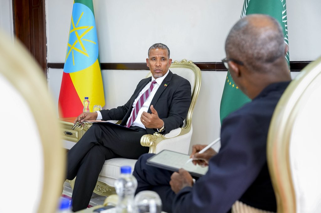 BerhanuTsegaye's tweet image. የተ.መ.ድ የልማት ፕሮግራም (UNDP) በተለያዩ ዘርፎች እያከናወነ ላለው የልማት ስራና ትብብር ኢትዮጵያ ሁሌም ከፍ ያለ አድናቆት ትቸራለች። ዛሬ ከሰዓት የ UNDP የኢትዮጵያ ተወካይ የሁኑትን ክቡር ሳሙኤል ጊባይዴ ዶዪን በጽ/ቤቴ በመቀበል ተቋማቸው…