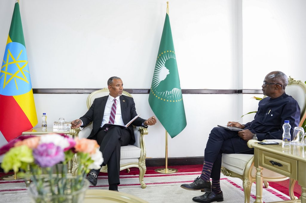 BerhanuTsegaye's tweet image. የተ.መ.ድ የልማት ፕሮግራም (UNDP) በተለያዩ ዘርፎች እያከናወነ ላለው የልማት ስራና ትብብር ኢትዮጵያ ሁሌም ከፍ ያለ አድናቆት ትቸራለች። ዛሬ ከሰዓት የ UNDP የኢትዮጵያ ተወካይ የሁኑትን ክቡር ሳሙኤል ጊባይዴ ዶዪን በጽ/ቤቴ በመቀበል ተቋማቸው…