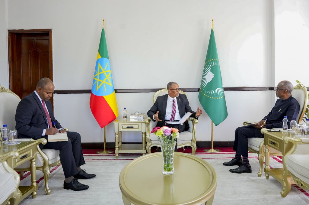 BerhanuTsegaye's tweet image. የተ.መ.ድ የልማት ፕሮግራም (UNDP) በተለያዩ ዘርፎች እያከናወነ ላለው የልማት ስራና ትብብር ኢትዮጵያ ሁሌም ከፍ ያለ አድናቆት ትቸራለች። ዛሬ ከሰዓት የ UNDP የኢትዮጵያ ተወካይ የሁኑትን ክቡር ሳሙኤል ጊባይዴ ዶዪን በጽ/ቤቴ በመቀበል ተቋማቸው…