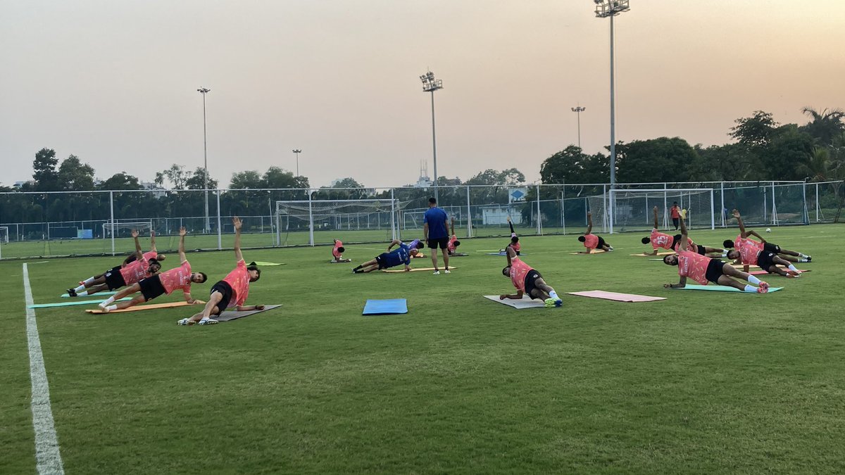 ebbu1920's tweet image. Only a handful of teams are practising without any distant future.

Almost it’s certain that after the Super Cup, rest of the them too will start to reconsider their plans.

Incompetent ones must resign and a permanent solution is to be found.

LOUD AND CLEAR !…