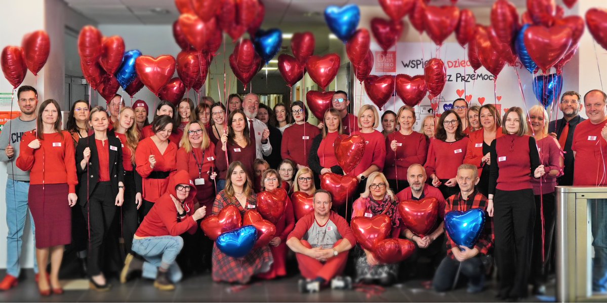 NFZ_GOV_PL's tweet image. 🔴Czerwony to dziś kolor sprzeciwu wobec przemocy!

‼️ Dziecko nie zawsze potrafi opowiedzieć o strachu.
Czasem sygnałem jest tylko spojrzenie 👀lub zgarbiona sylwetka.

👉 Dlatego to my musimy być uważni. To my musimy reagować.

🗓️ #19Listopada, w Międzynarodowym Dniu…