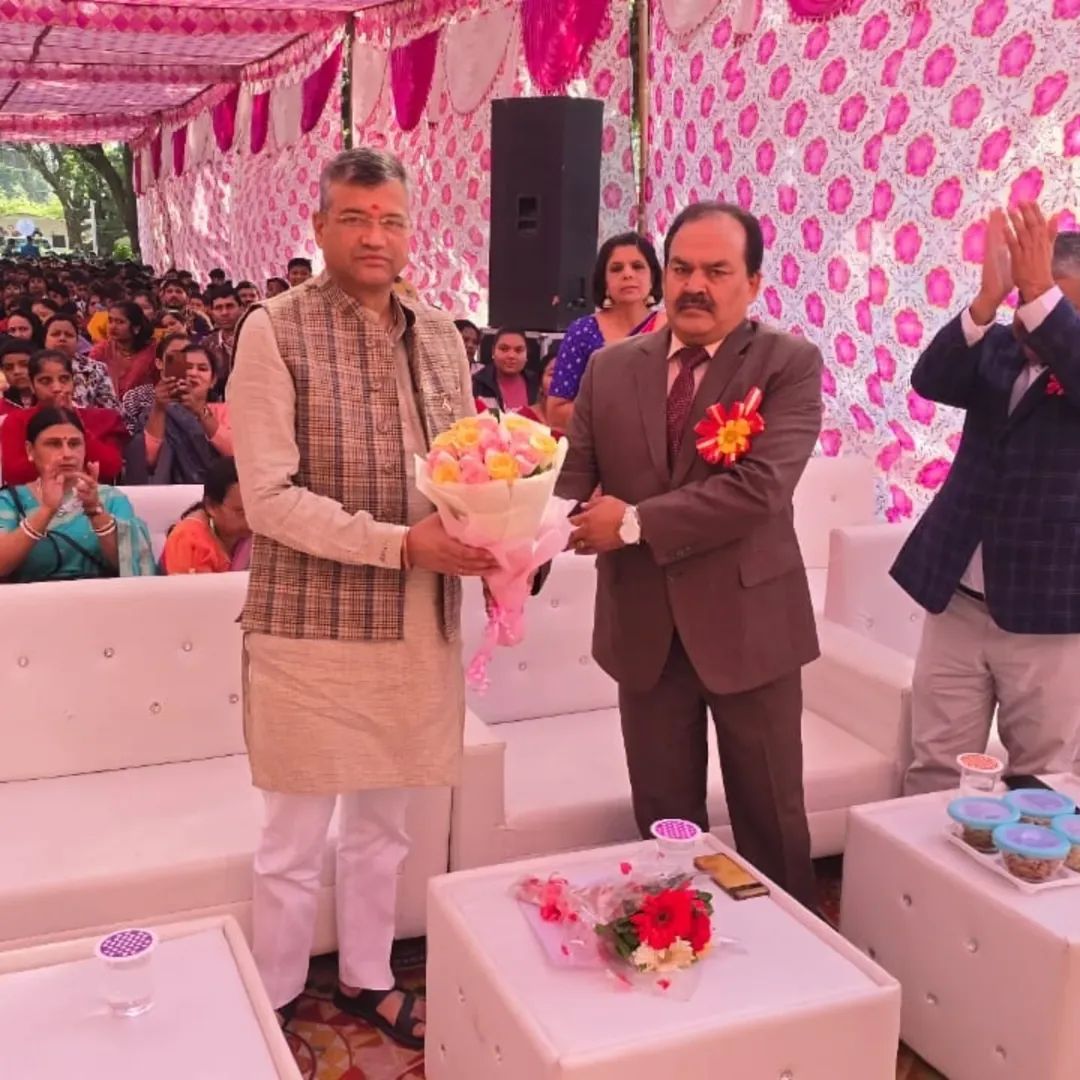 saurabhthaplial's tweet image. सहस्त्रधारा रोड, कंडोली स्थित श्री गुरु राम राय पब्लिक स्कूल के वार्षिक समारोह में शामिल हुआ। बच्चों की शानदार प्रस्तुतियाँ, अनुशासन और विद्यालय परिवार का उत्कृष्ट आयोजन प्रभावित करने वाला रहा। ऐसे कार्यक्रम बच्चों के आत्मविश्वास और समग्र विकास को मजबूत बनाते हैं।