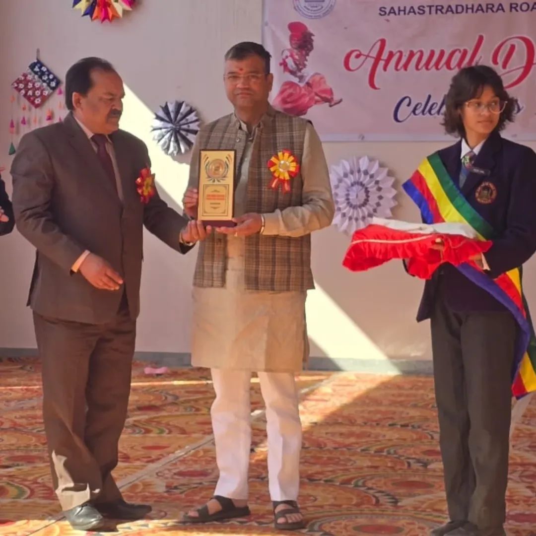 saurabhthaplial's tweet image. सहस्त्रधारा रोड, कंडोली स्थित श्री गुरु राम राय पब्लिक स्कूल के वार्षिक समारोह में शामिल हुआ। बच्चों की शानदार प्रस्तुतियाँ, अनुशासन और विद्यालय परिवार का उत्कृष्ट आयोजन प्रभावित करने वाला रहा। ऐसे कार्यक्रम बच्चों के आत्मविश्वास और समग्र विकास को मजबूत बनाते हैं।