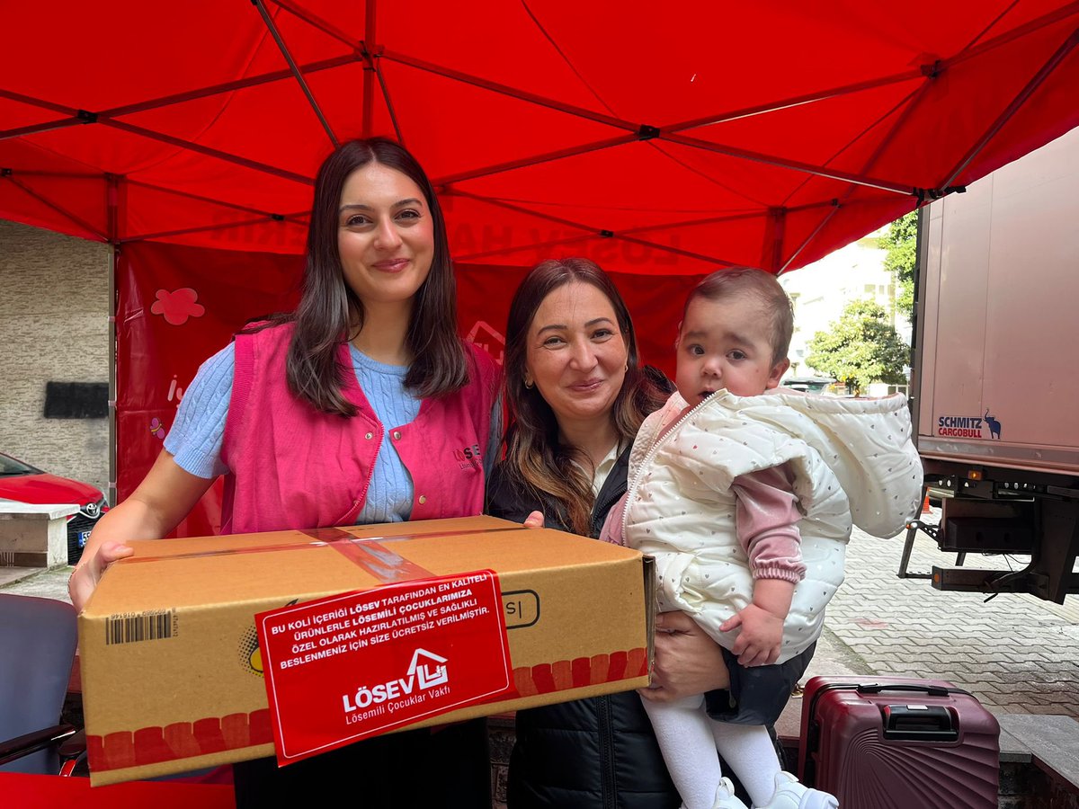 eylulakcy's tweet photo. Bugün Samsun LÖSEV ofisine geldim.
#mutluet kapsamında bana verilen kolimi aldım.içindekiler sadece et değil sevgi umut ve iylikti.Ablalarım bizi gülümseyerek büyük bir sevgi ile karşıladı🫶
Teşekkür ederiz LÖSEV
İyi ki LÖSEV🧡 
@ustunezer @losev1998 @hulya_unver @julidearifoglu https://t.co/NBwP2l92aT