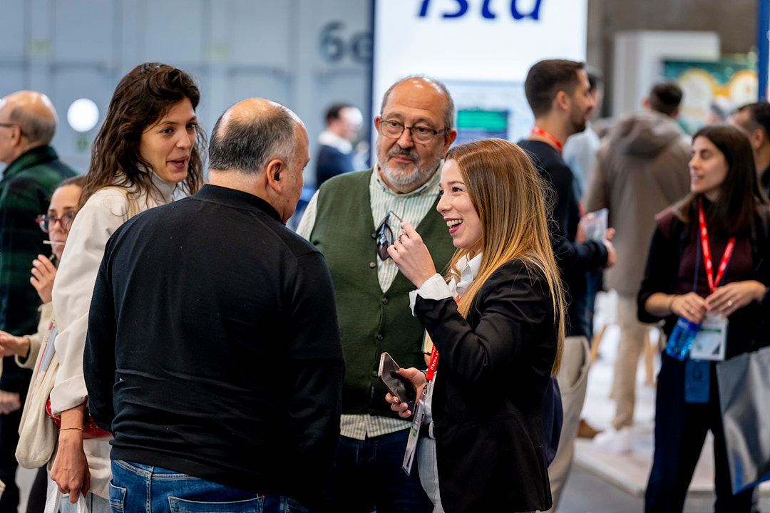 Icomppluselec's tweet image. Hoy en @Icomppluselec hemos vivido ese momento clave de feria: cuando la gente llega al stand porque alguien les dijo “tenéis que pasar por aquí”.
Más intención, más proyectos reales y conversaciones que apuntan lejos.
Aún estás a tiempo. ¿Te vienes?
#GENERA2025 #MATELEC2025