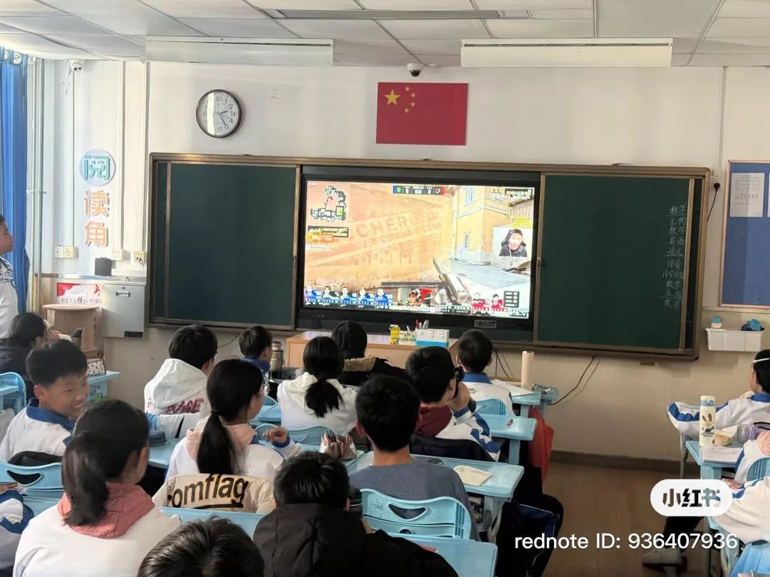 ThourCS2's tweet image. 🇨🇳 Chinese middle school students watching the BLAST Rivals Fall 2025 (Hong Kong) Finals in class 🫡

Shared by u/boiledtwice