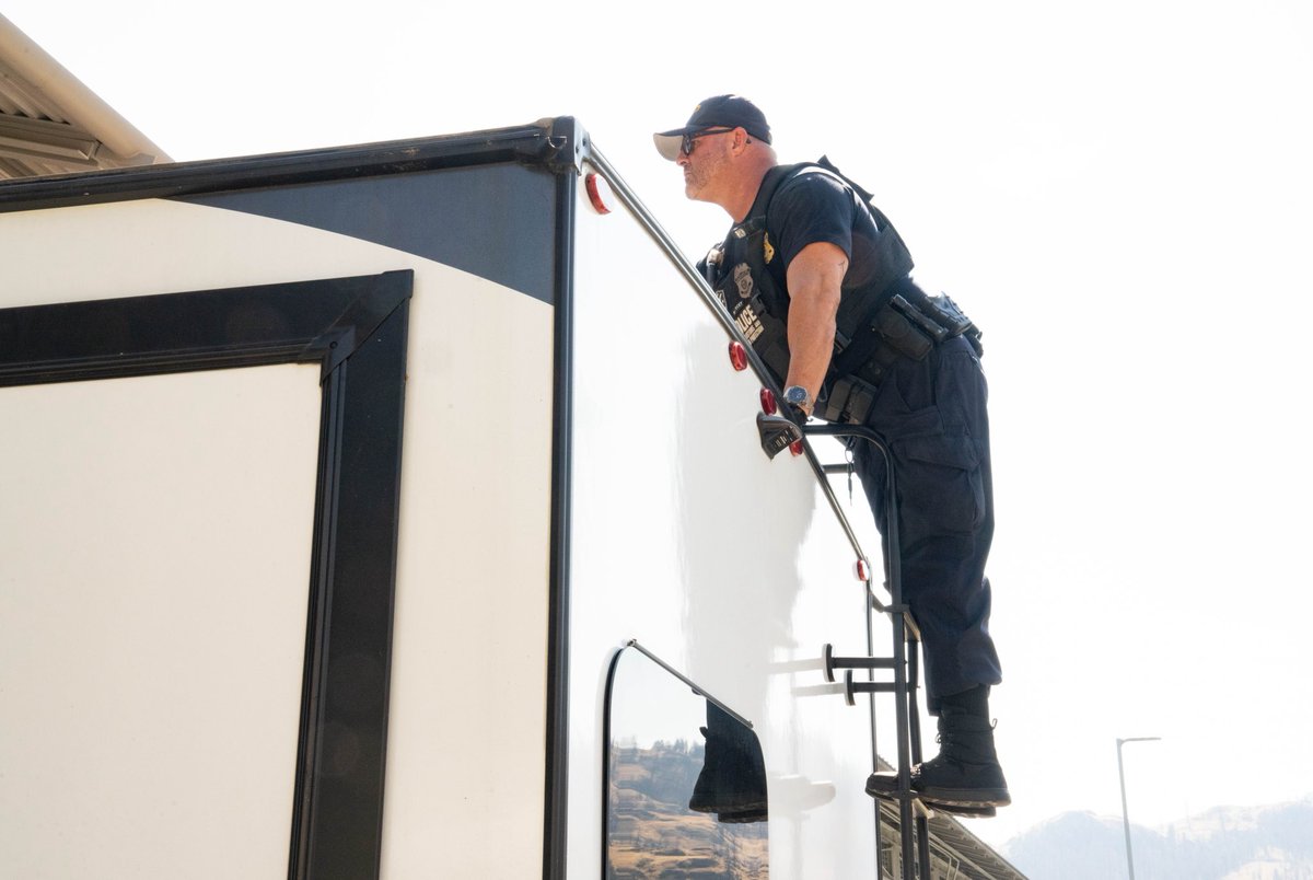 DFOSeattle's tweet image. You can call us professionals at hide and seek. 🇺🇸💥 @cbp #OFOproud #CBP #BorderSecurity #NationalSecurity