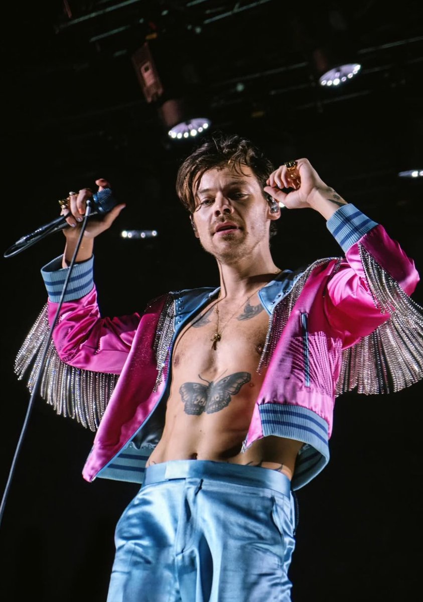 hourly harry styles (@hourlyharrys) on Twitter photo 