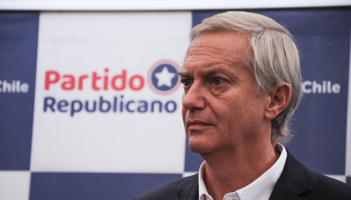 📘 La indicación propone que el próximo mandatario tenga atribución directa para fusionar, sin pasar por una reforma legal extensa, #RegionesAlAire fmcandelaria.cl/actualidad/rep…