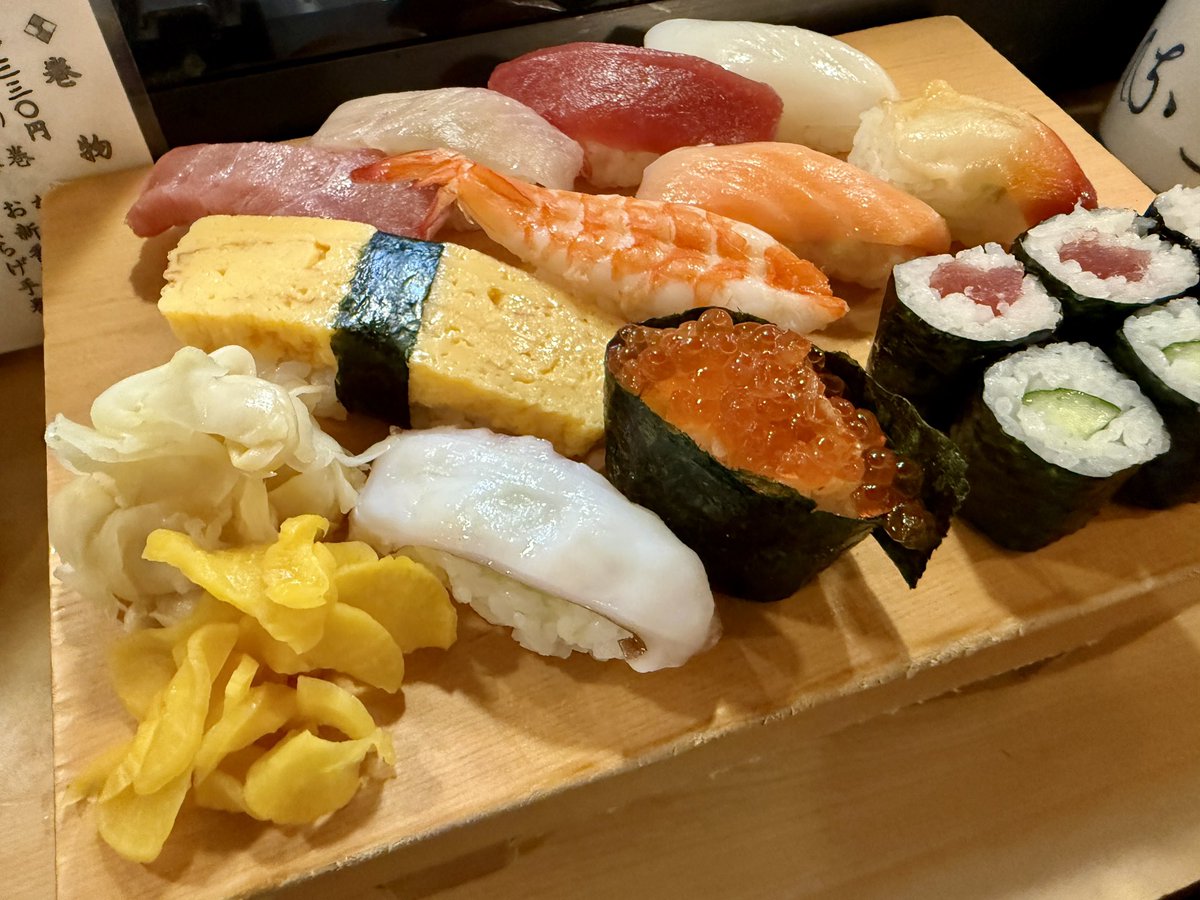 caramelbox9's tweet photo. ‘25.11.19(水) 魚がし寿司@赤羽

西口側でヨーカドー近くで地元っぽい方々で賑わっているお店です

夏海が水曜日休みと完全に思い込み...
(X、ほんのちょっと覗いていれば)

上寿司1.5人前　1,870円

値上がりしていますが、まだまだ安い部類 https://t.co/sznq2ocdSZ