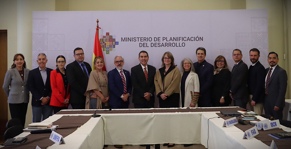 ONUBolivia's tweet photo. 🤝 La Coord. Residente, Anna Pont, y representantes de agencias, fondos y programas de ONU Bolivia dialogaron con el ministro de Planificación, Fernando Romero, para fortalecer la coordinación interinstitucional e impulsar acciones conjuntas. (1/2)
@minplanifica https://t.co/DmQBAJHGHA
