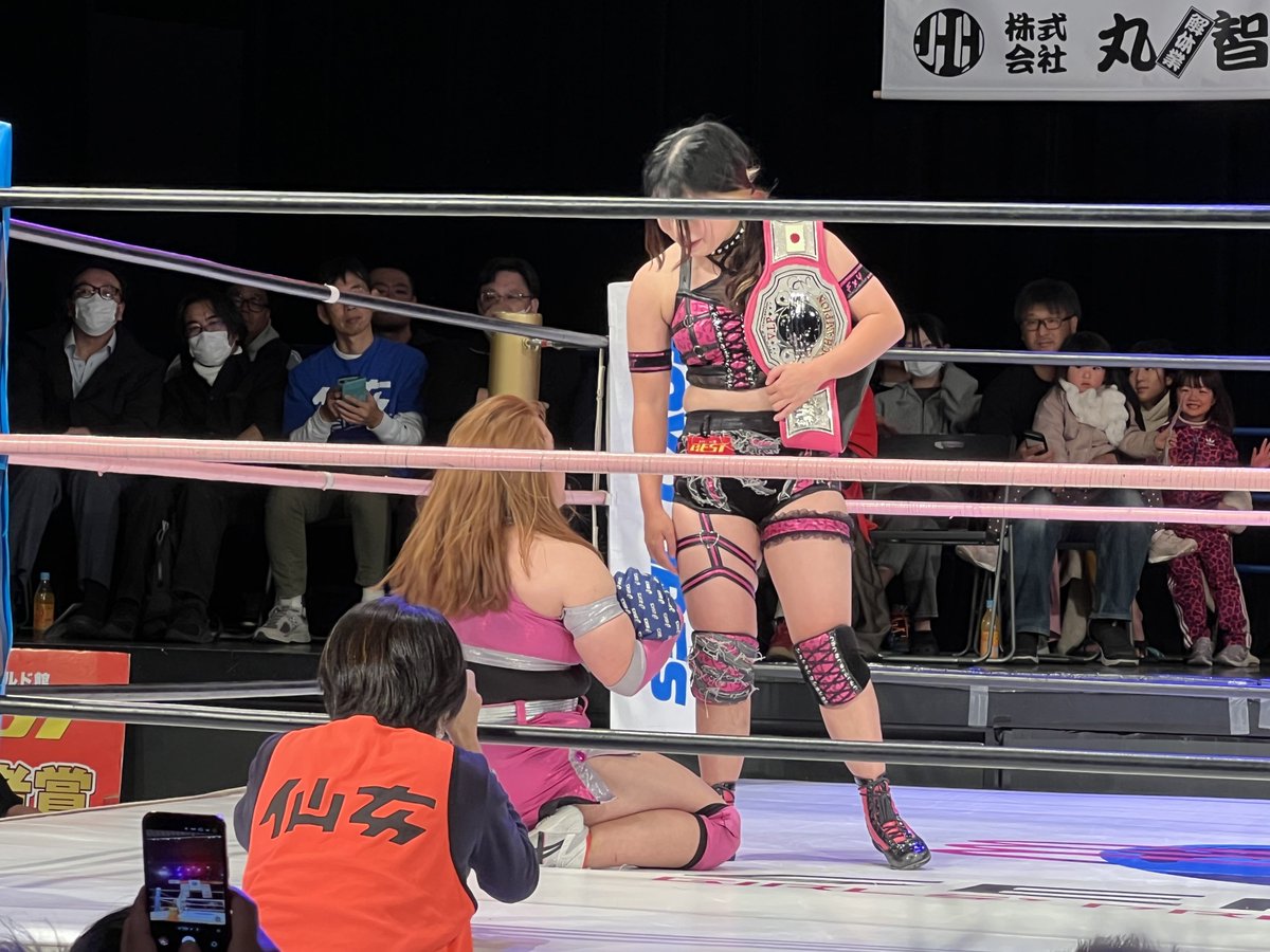 ogen_pw's tweet image. 第1試合はジュニア王者のYUNA選手が貫禄の勝利。手数も増えて流れも作れて、確実に強さを感じるようになりましたね👏
このままチャンピオンとして防衛記録を伸ばしてほしいです😃

#SENJO #YUNA