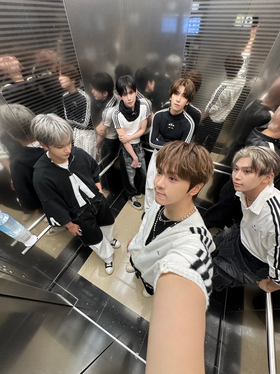 BAE173_member's tweet image. [#유준]

비에이 벌써 5살!! 😝

#BAE173 #비에이이173
#YOOJUN