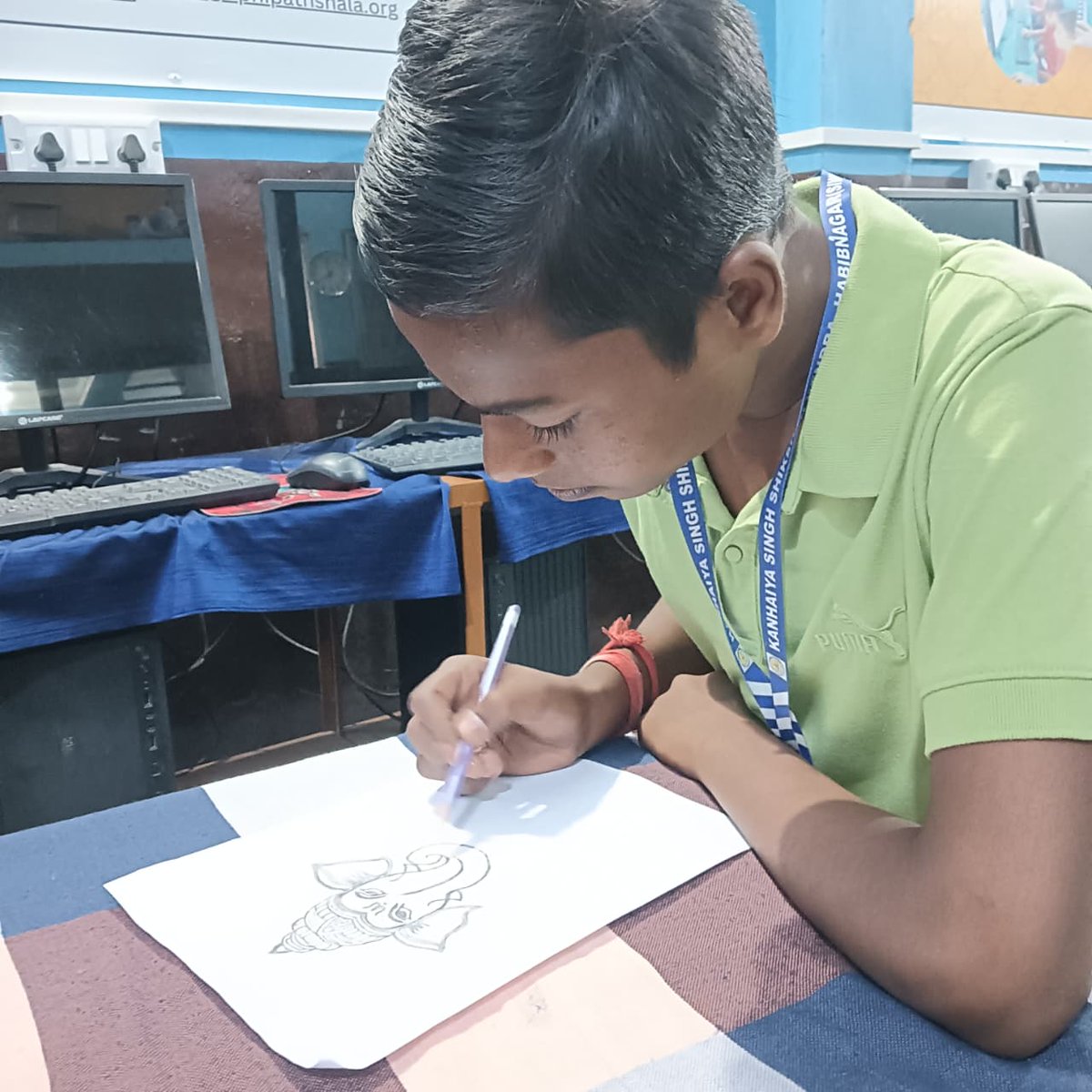 apnipathshala_'s tweet image. With the Catalysis 90 Exhibition ahead, KSSD students are giving their best to complete their projects. 
Their focus tells a powerful story of growth. 

Visit: apnipathshala.org
#ApniPathshala #DigitalEducation #EmpoweringStudents