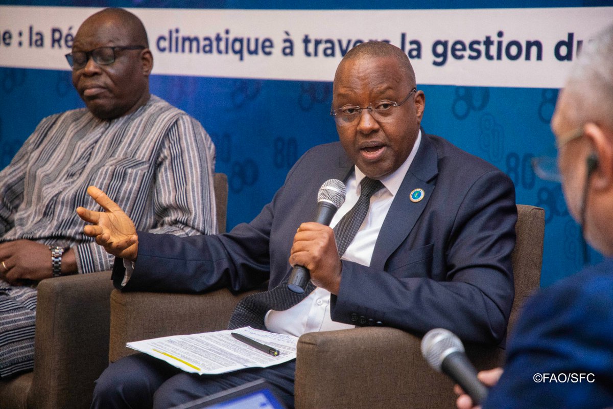 FAOAfriqueCent's tweet photo. 💧La sécurité hydrique, pilier de la sécurité alimentaire.
Au #MDT18, après l’exposé de Jean Ruhiza de @FAOLandWater, les experts ont souligné l'importance d'une gestion durable de l'eau face au changement climatique.
Un débat clé pour garantir un avenir alimentaire sûr. https://t.co/9U9lLkYFjY
