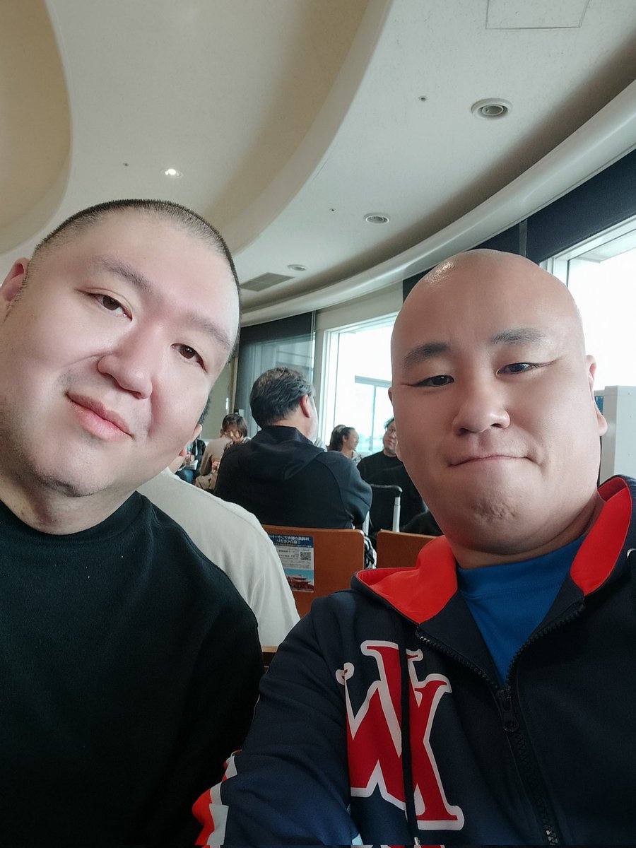 イベント打ち合わせという大義を掲げつつ、歳甲斐もなく明け方まで飲み散らかしちゃいましたw
2人でむくみ気味の朝です😪
<a href="/88xx88/">OYAKTA</a>