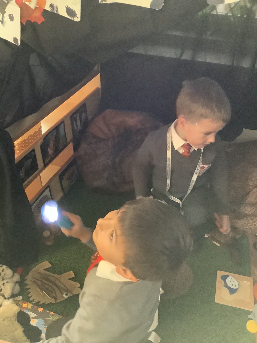 Cherrytreeclass's tweet image. Reading by torch light 👀