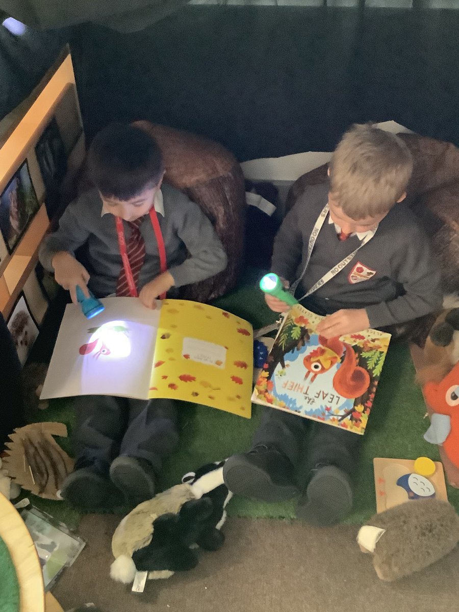 Cherrytreeclass's tweet image. Reading by torch light 👀