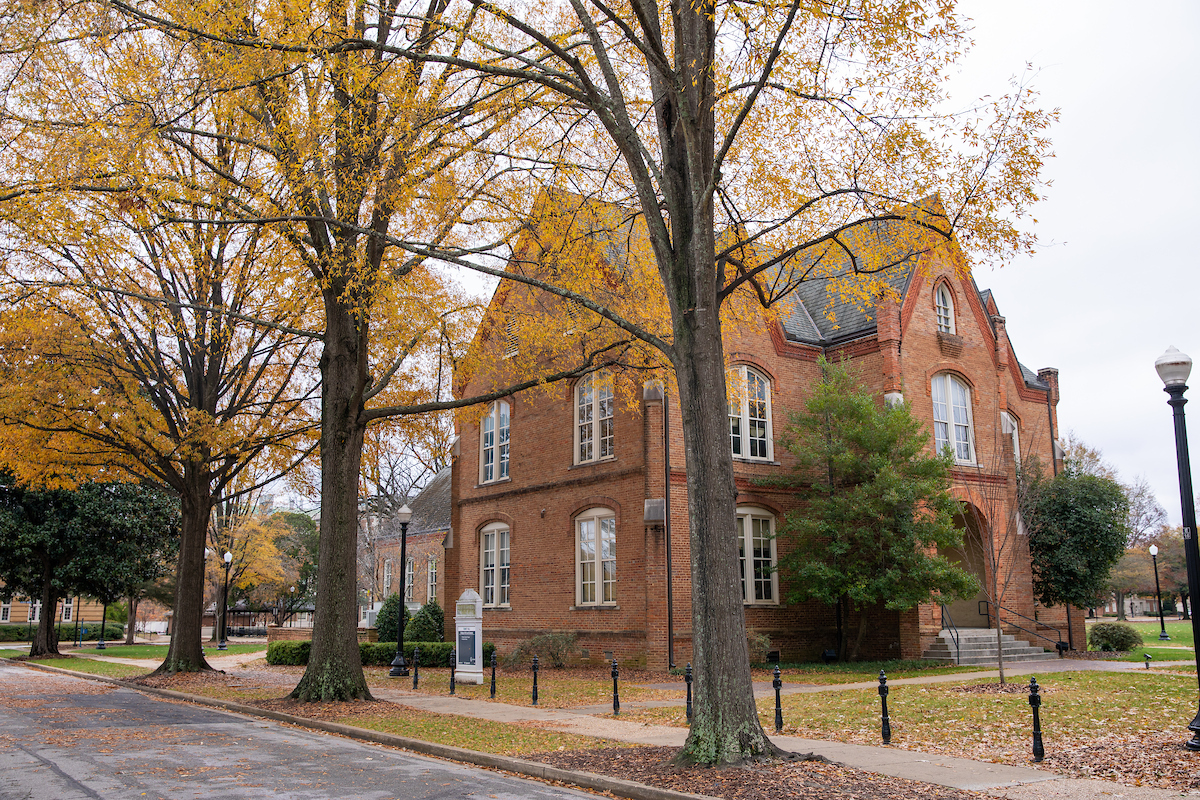 UofAlabama's tweet image. Are you looking for an opportunity to grow as a leader? 👀 The Shelby Scholars Program could be the right fit for you! The 2026-2027 Shelby Scholar application opens Jan. 12, 2026 &amp;amp; is available for students with a passion for public policy. Learn more → go.ua.edu/484yZDF