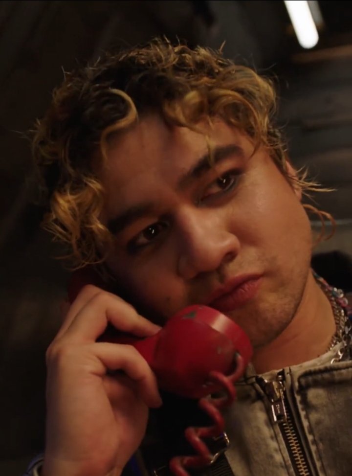 goinglunatic_'s tweet image. dare i say this is calums best era