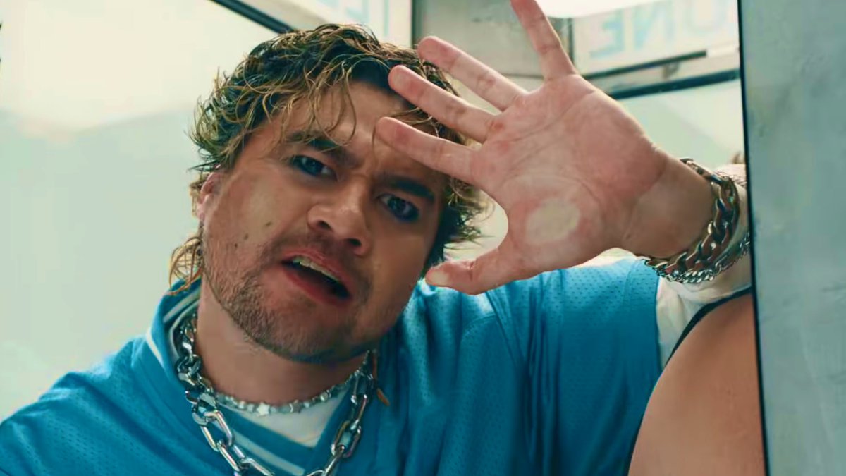 goinglunatic_'s tweet image. dare i say this is calums best era