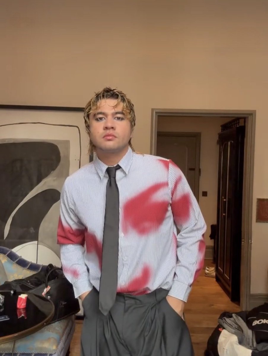 goinglunatic_'s tweet image. dare i say this is calums best era