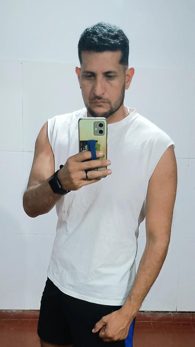 Hasta hoy valgo dos por 22, mañana aumento +1 dólar, por gastos level 
Otro día más que me hago #ElFueete