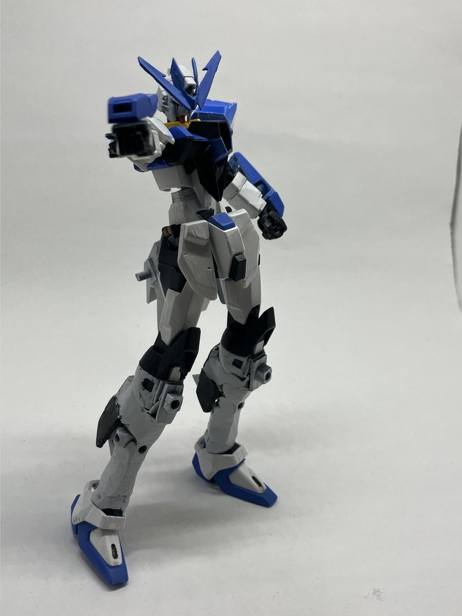 MonkeyStudio11's tweet photo. 型式P-ome R00ポラミスガンダム
イマジンモデラーこと瀧田椹が2022年に完成したものをリビルドした機体
武装は腕部に搭載されたビームガン権ビームソードのみとなる
またこの機体にはハードポイントが複数あり、これを使い分けることによってあらゆる戦場、戦況にも適応する

#ガンプラ 
#約束の設計書 https://t.co/PxRq2OYnX9