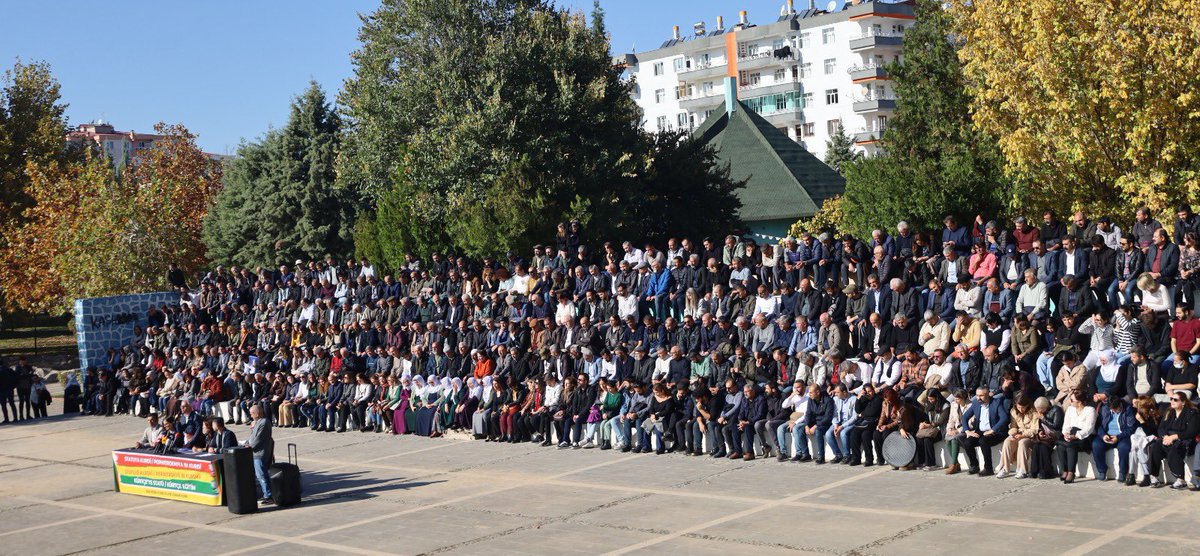 Me wek beşdarên Înîsiyatîfa Civakî ya Ji Bo Zimanê Kurdî ji bo daxwazên gelê Kurd ên derbarê zimanê Kurdî de bi îmze û beşdarbûna 750 sazî, dezgeh, platform û partiyên siyasî  bi awayekî girseyî deklarasyoneke hevpar bi raya giştî re parve kir.