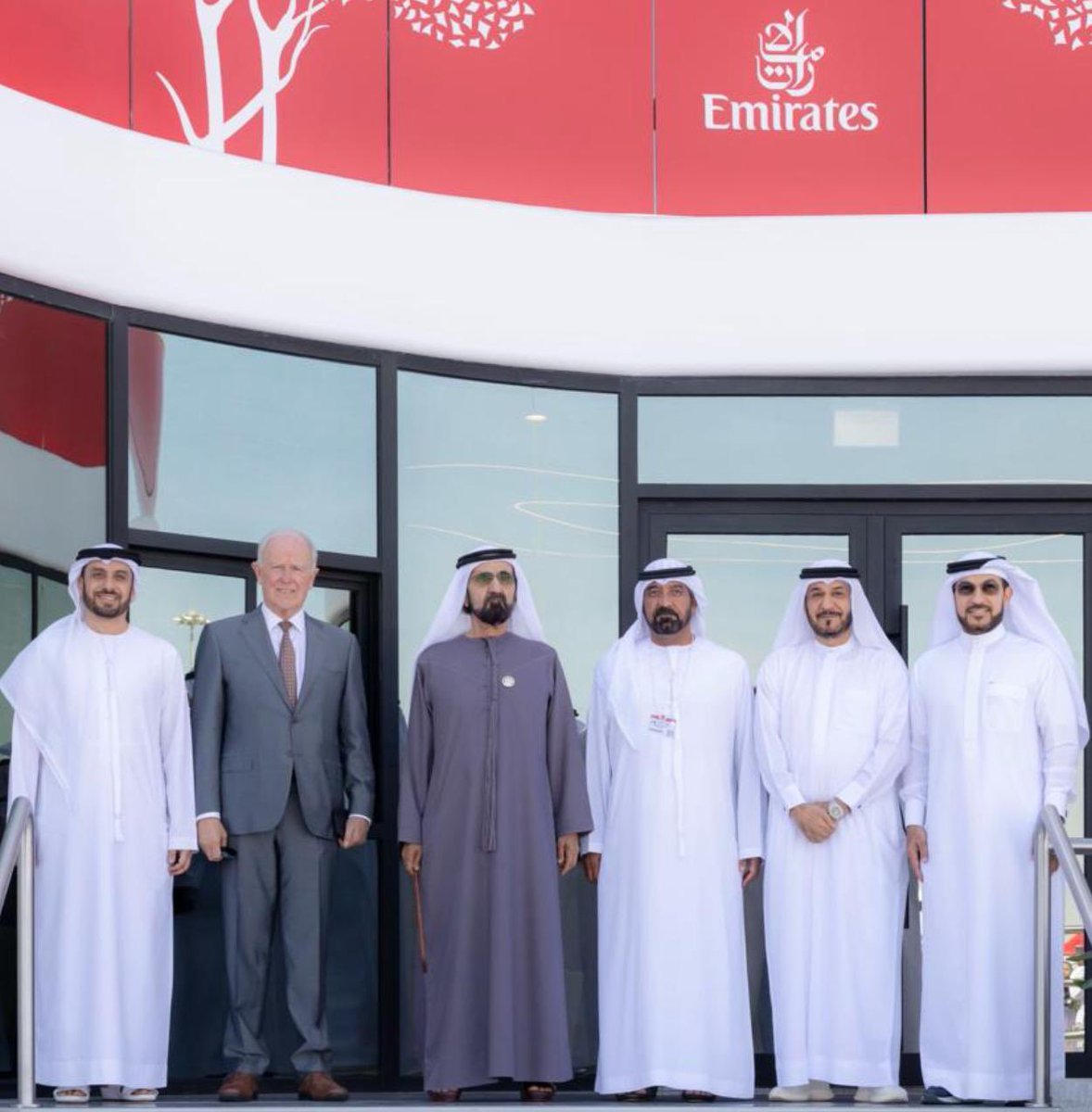 HHShkMohd's tweet image. With the leadership team of Emirates Airline Group...  
They manage more than 120,000 employees, generate annual revenues exceeding 120 billion dirhams, and deliver the world’s highest-rated in-flight service to more than 65 million passengers every year.

A first-class Emirati…