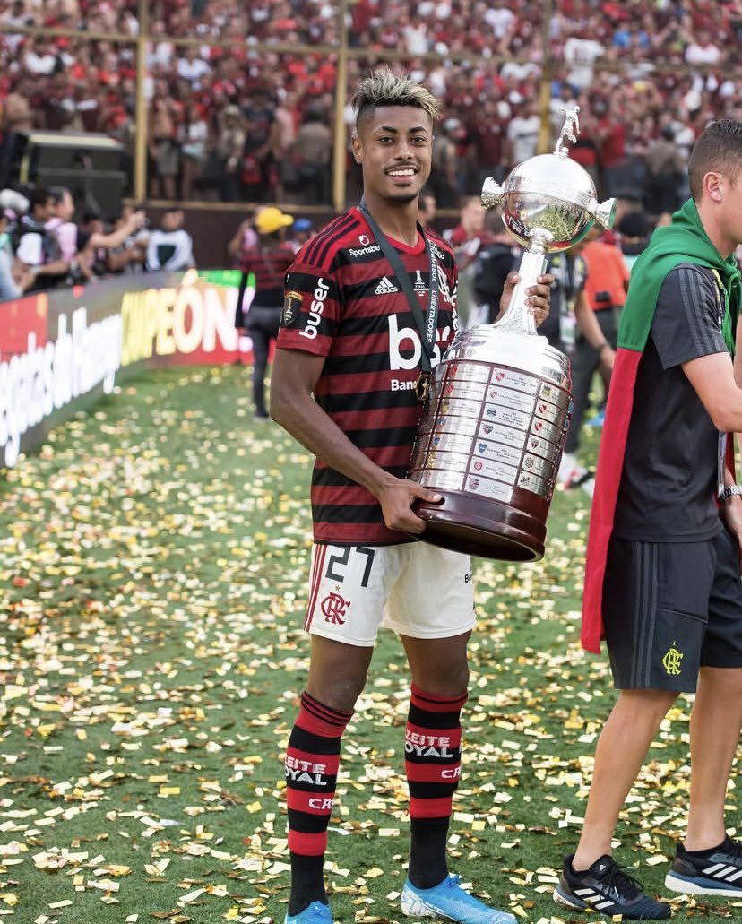 ysxxcrf's tweet image. mas iremos achar o tom
um acorde com lindo som
e fazer com que fique bom outra vez
o nosso cantar
e a gente vai ser feliz
olha nós outra vez no ar
o show tem que continuar.