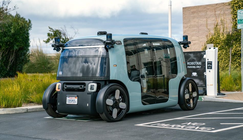 TechDropsNetBR's tweet image. A Zoox lança o seu serviço de robotáxis em São Francisco, oferecendo viagens grátis para usuários que se inscreverem através do seu app. Aprenda como participar do programa Zoox Explorers. #notícias  #Robotaxi #VeiculosAutonomos #SaoFrancisco #Zoox
Link: pt.techdrops.news/post/robotxis-…